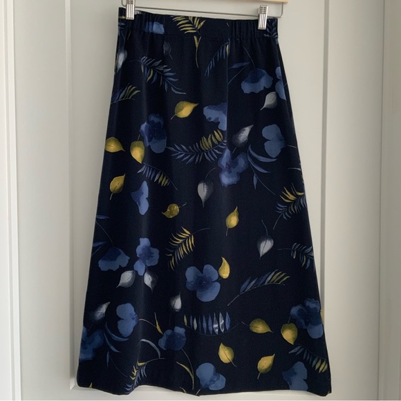 VINTAGE NAVY FLORAL MAXI SKIRT - Picture 3 of 5